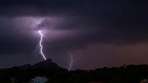 Tormentas eléctricas: emiten alerta meteorológica para dos regiones del país