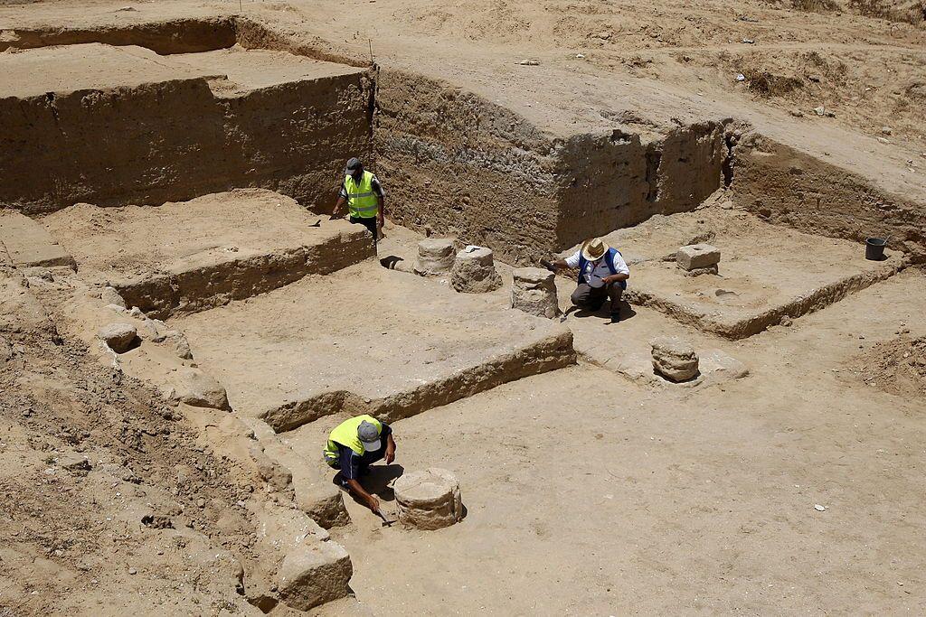 Unos arqueólogos trabajando cerca de Rafah a principios de la década pasada.