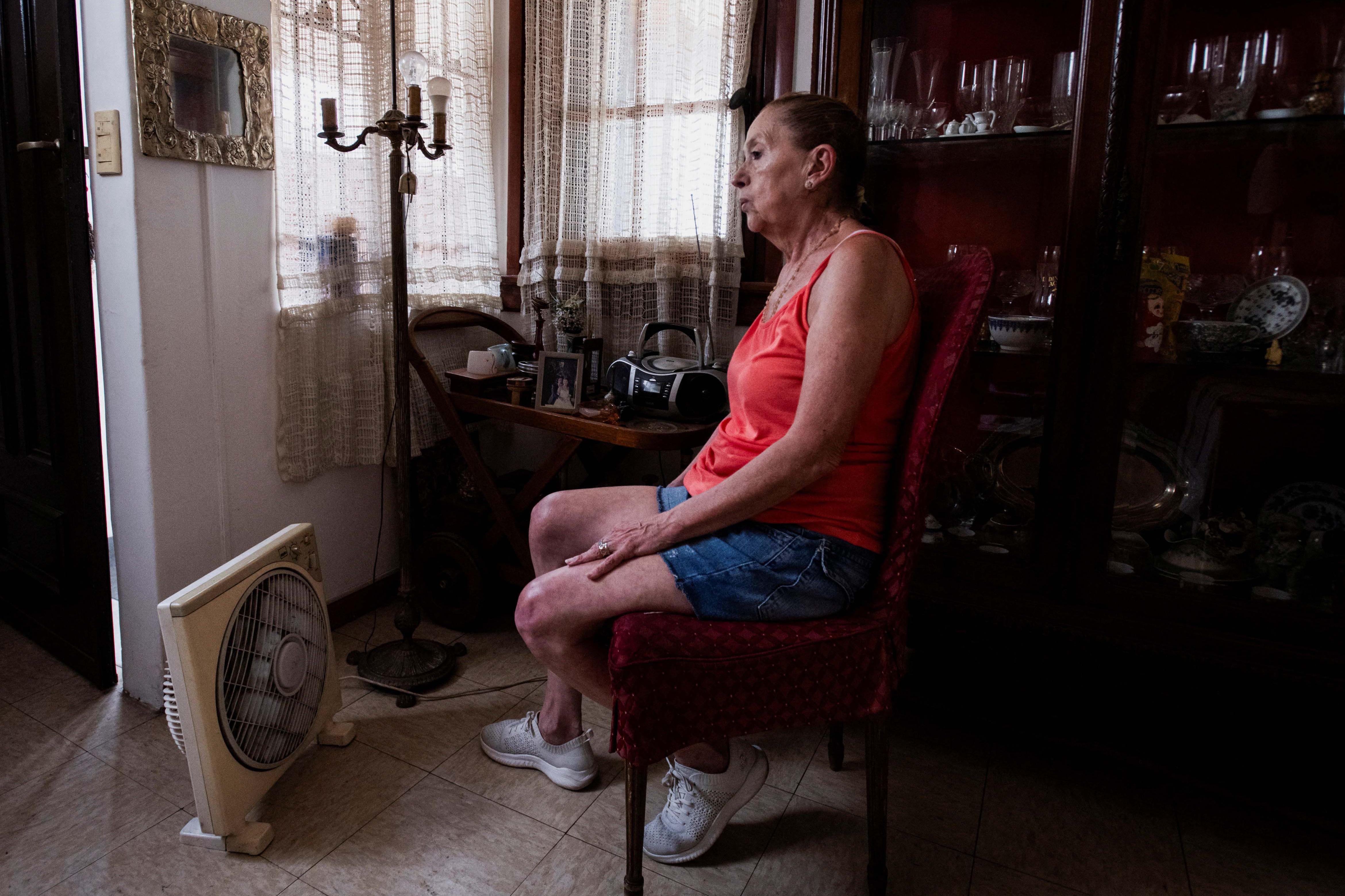 Una mujer mayor en su casa en Buenos Aires