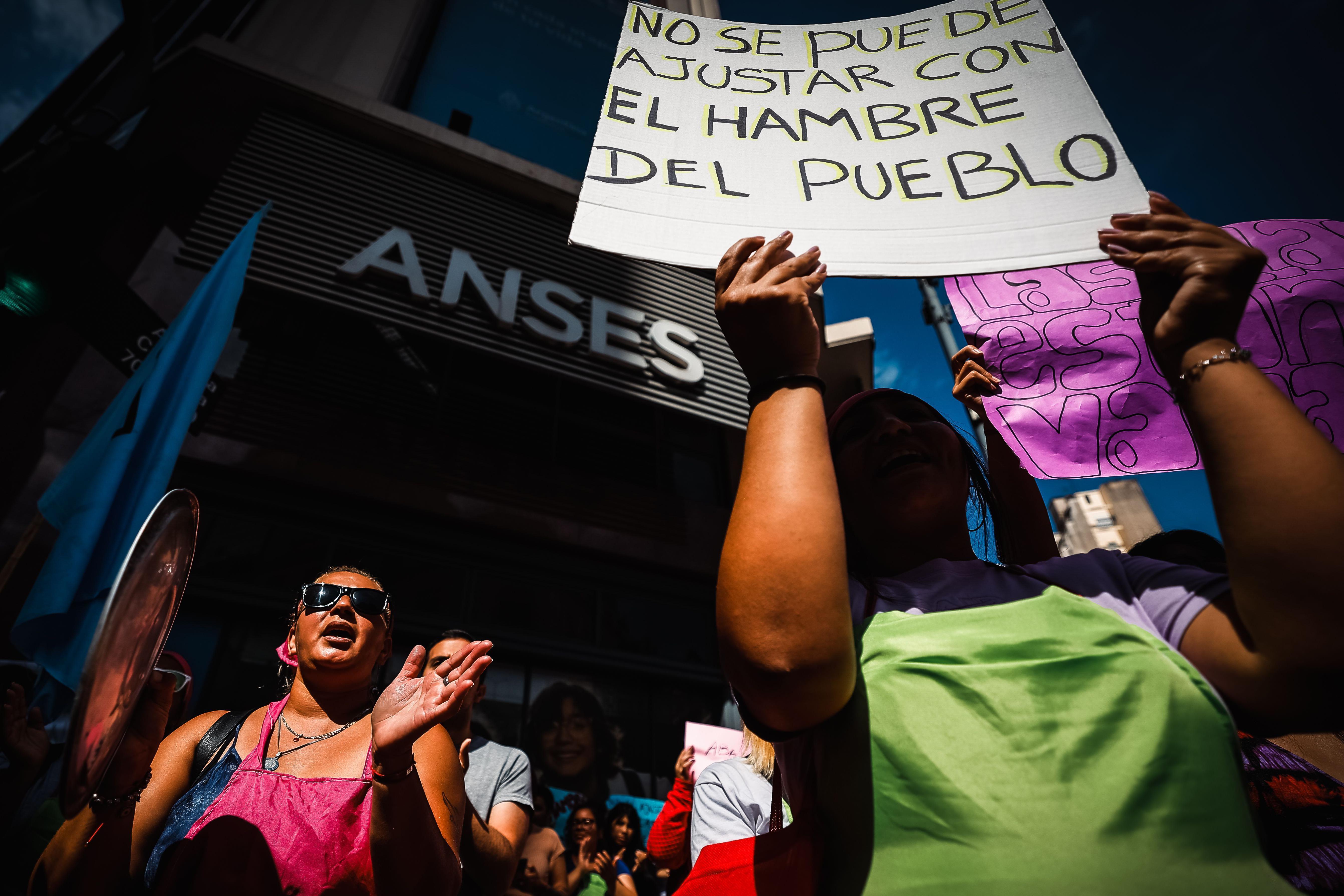 Cartel en una protesta contra Milei