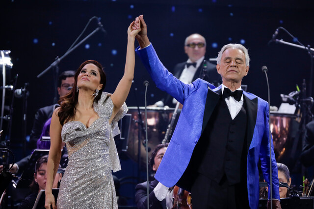 Larisa Martínez y Andrea Bocelli