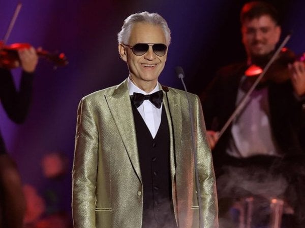 Andrea Bocelli sonriendo durante presentación