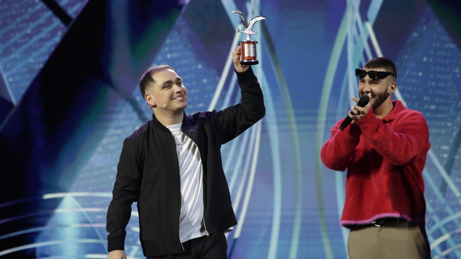 Lucho Miranda actuando en el Festival de Viña del Mar junto a Manuel Turizo