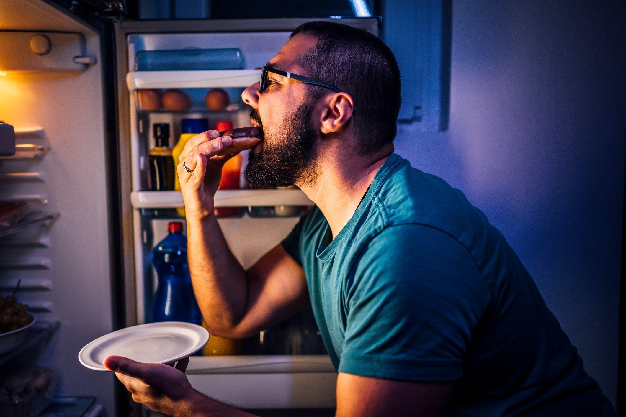 hombre comiendo