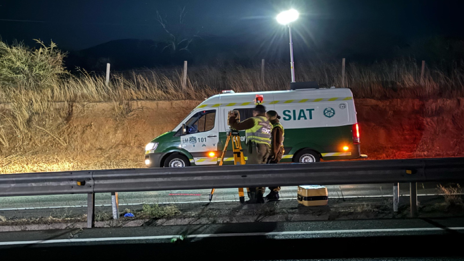 Siat de Carabineros realizando peritajes tras atropello en la Ruta 68