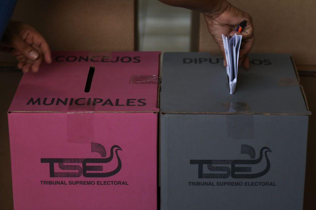 Urnas para las elecciones municipales y del Parlacen en El Salvador el 3 de marzo de 2024.