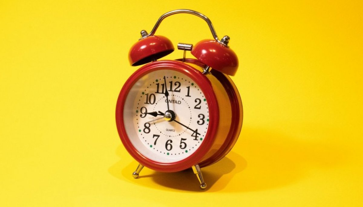 Primer cambio de hora del 2025 ¿adelantar o retrasar la hora? 24horas
