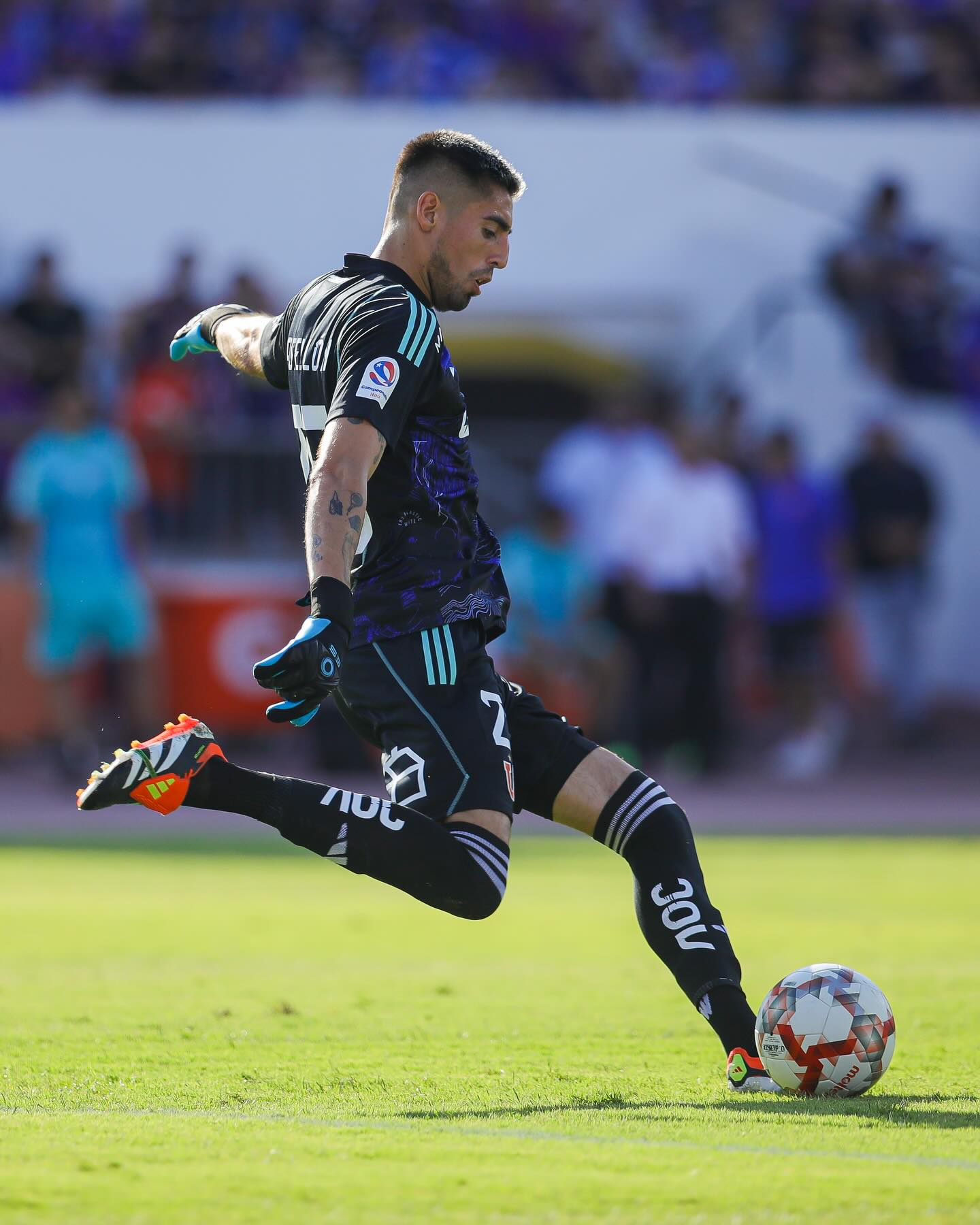 Gabriel Castellón jugando por la Universidad de Chile