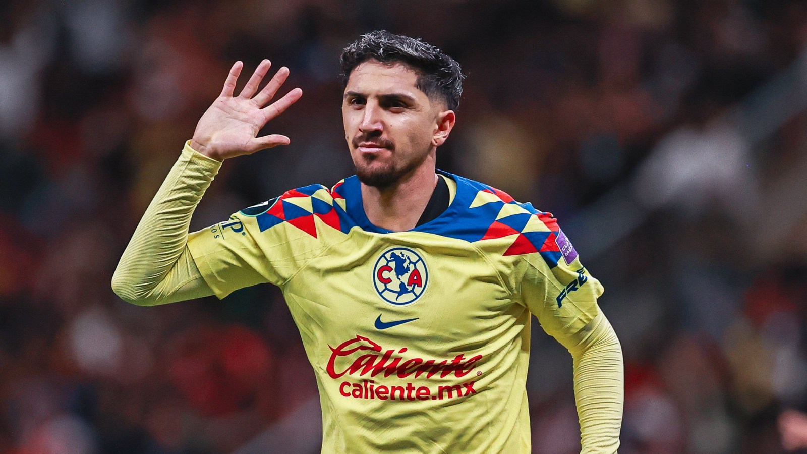 Diego Valdés jugando en el América de México