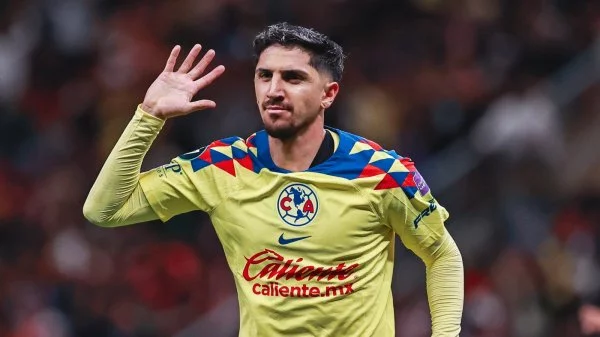 Diego Valdés jugando en el América de México