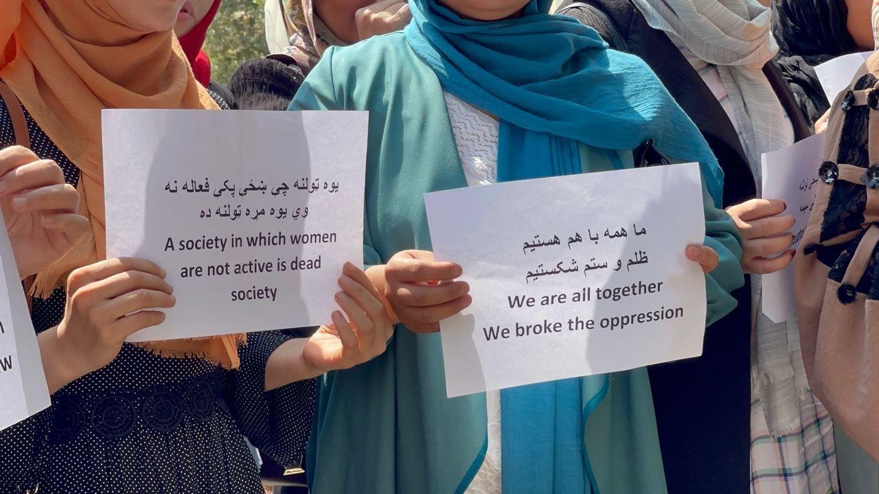 Protesta de mujeres en Afganistán, en 2021