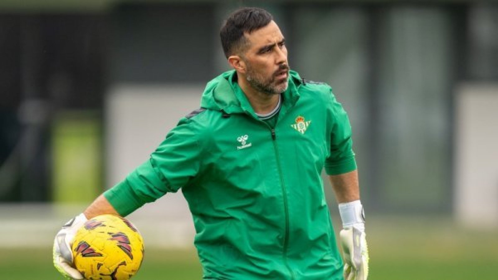 Claudio Bravo entrenando en el Real Betis.