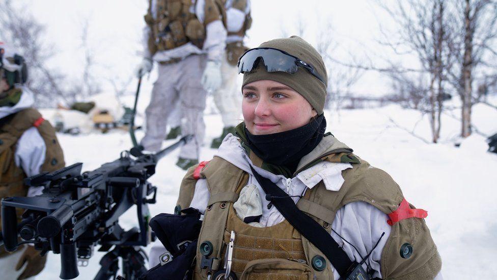 Elisabeth en uniforme