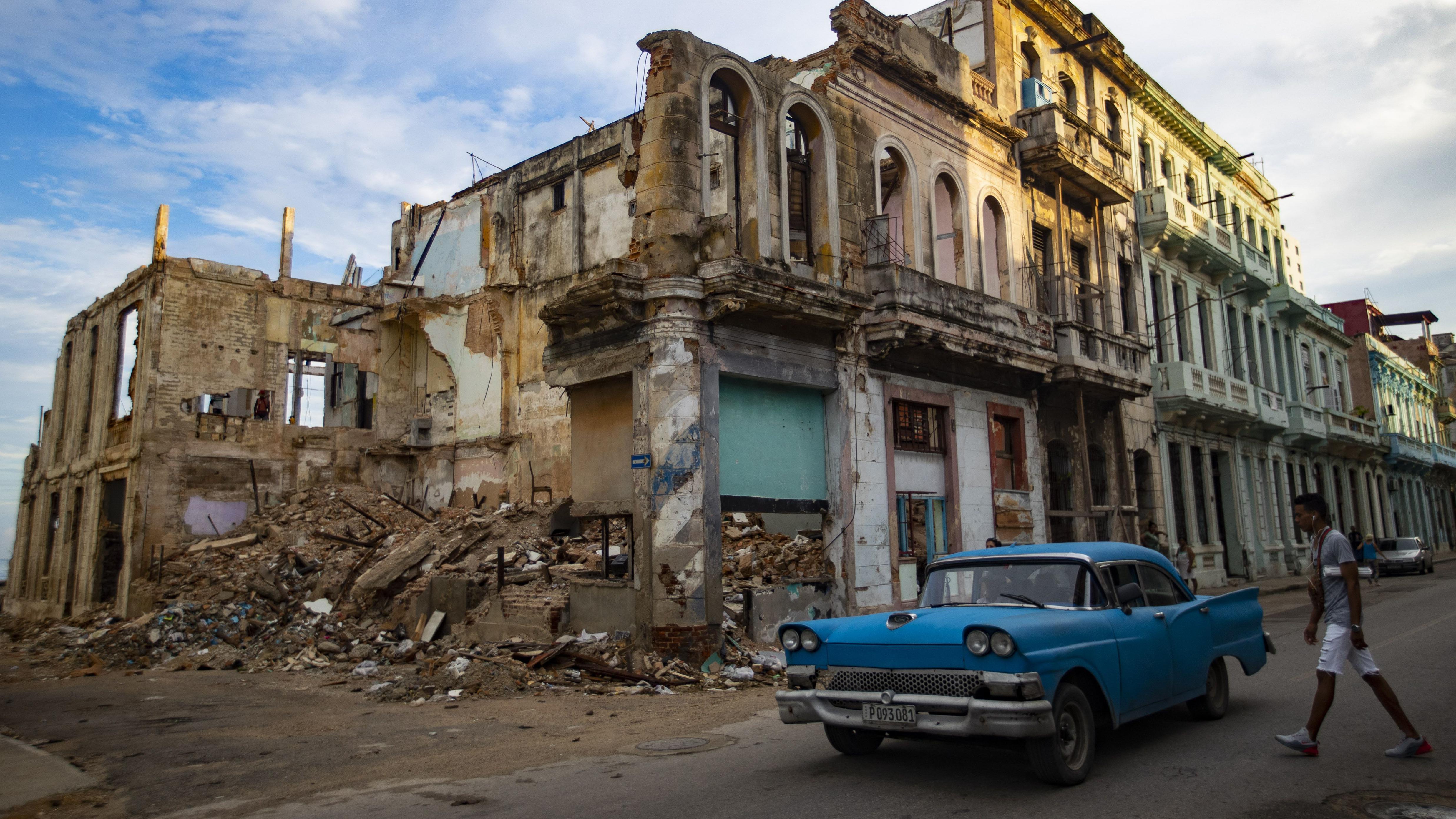 Un carro en La Habana