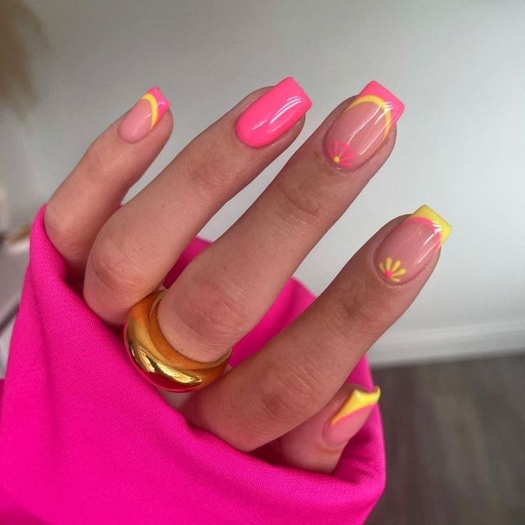 Uñas rosadas con amarillo