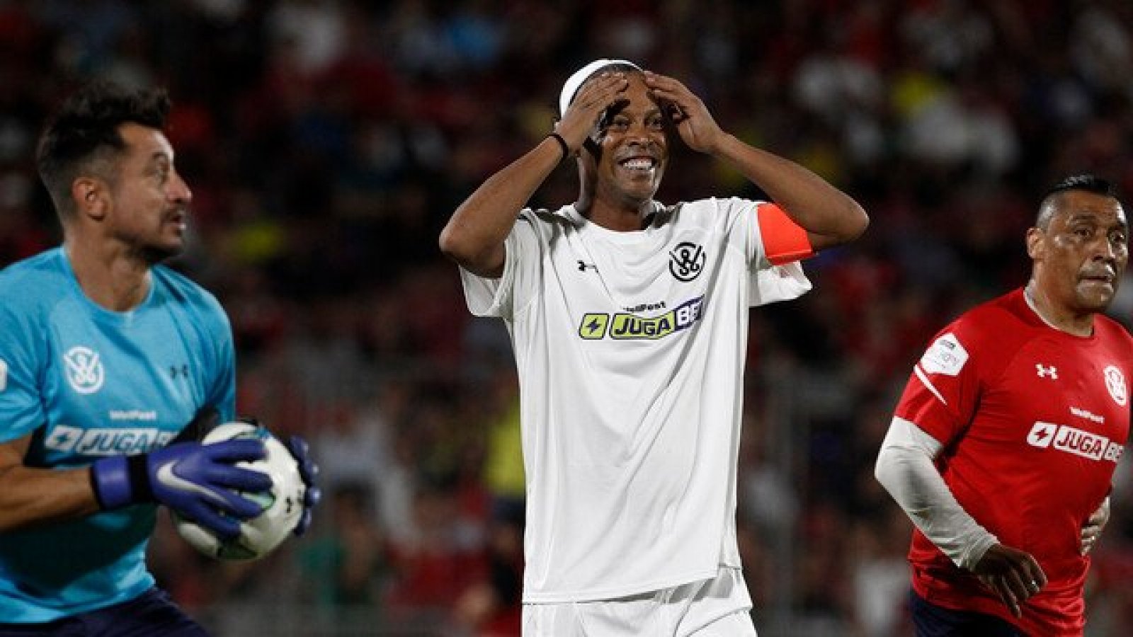 La trastienda del Duelo de Leyendas: La imagen que captó las miradas y la  inesperada decisión de Ronaldinho | 24horas