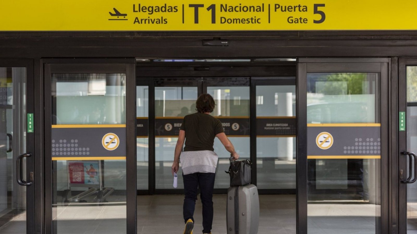 Viajera aeropuerto