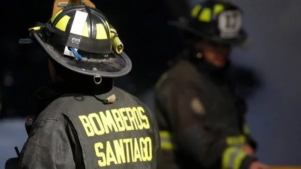 Cuerpo de Bomberos de Santiago reciben vehículo eléctrico