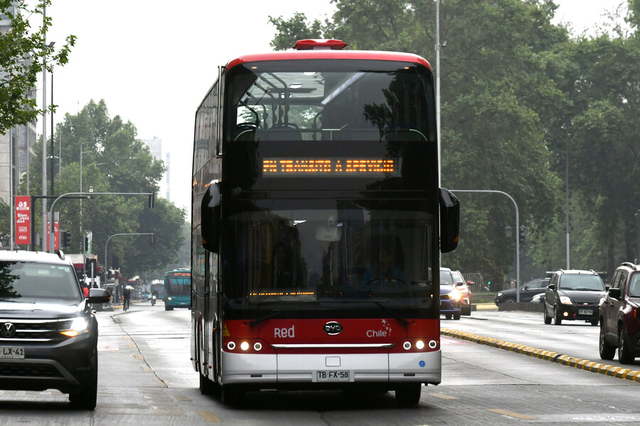 Aton/buses eléctricos de dos pisos inician recorrido hacia el aeropuerto