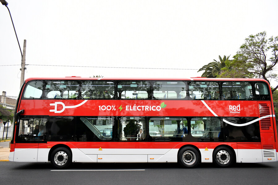Aton/buses eléctricos que llevan hacia el aeropuerto