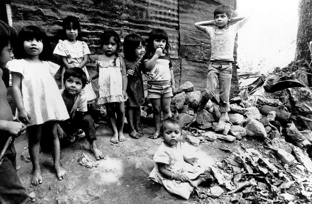 Niños en los tugurios de Bucaramanga en 1985