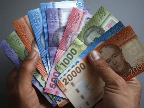 Imagen de billetes en el contexto del Bono Invierno