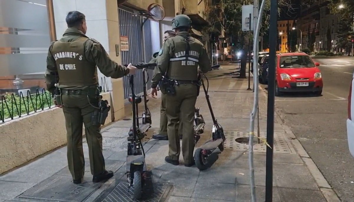 Cayó banda que asaltaba y robaba a bordo de scooters en Santiago | 24horas