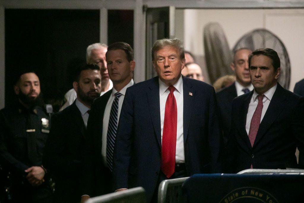 Donald Trump ingresando al tribunal