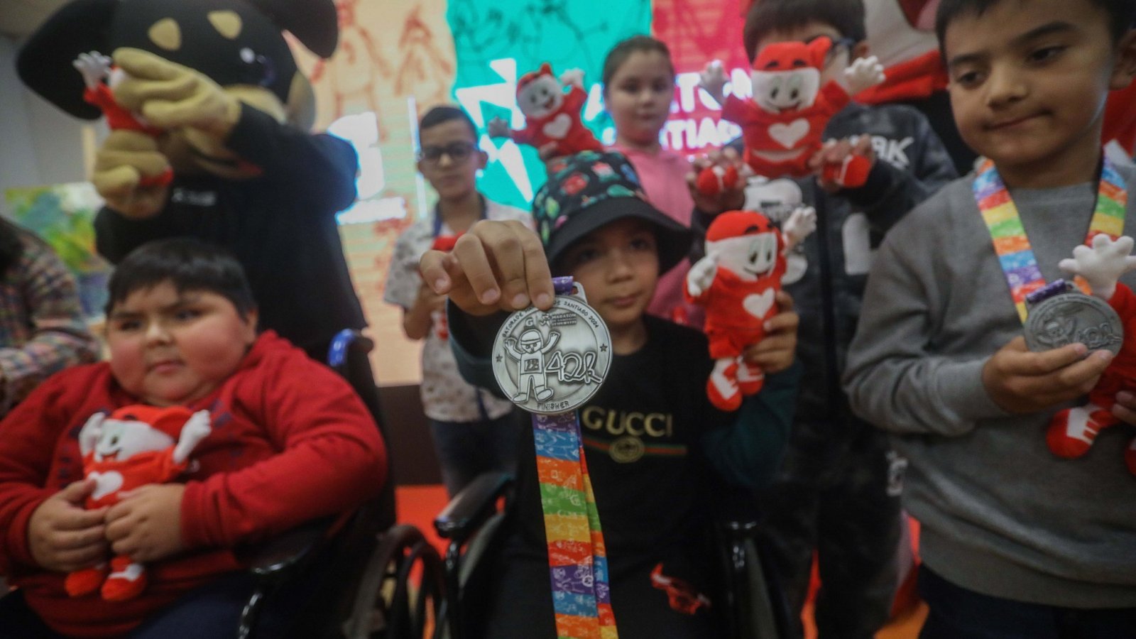 Medalla Maratón de Santiago 2024. Niños de la Teletón