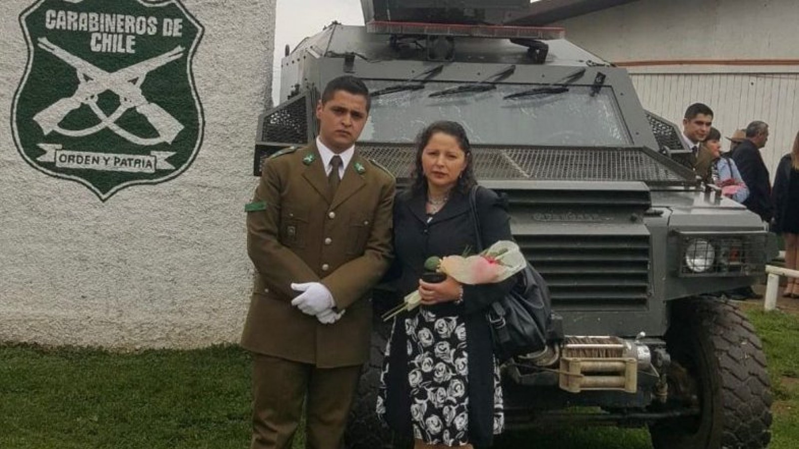 "Se fue la vida, una parte de mí": El triste mensaje de una de las madres de carabineros asesinados