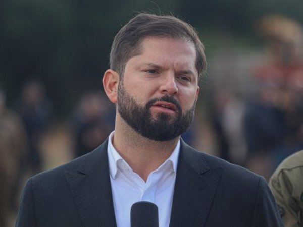 Presidente Boric llama a la unidad tras crimen a carabineros: 