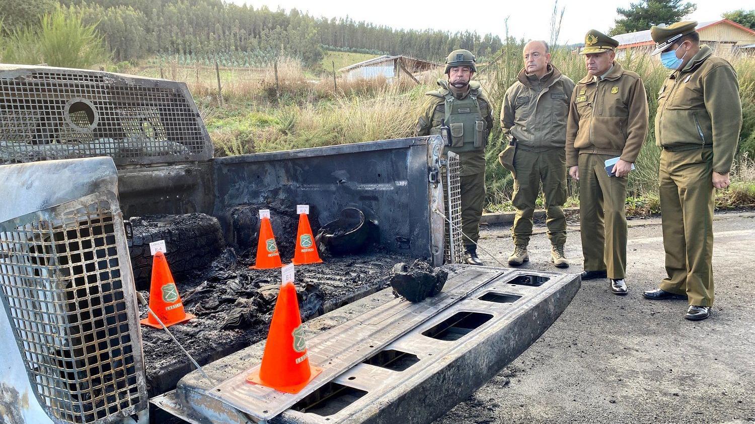 Camioneta calcinada de los carabineros