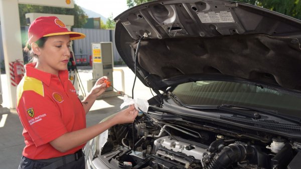 Chequeo de lubricantes en los autos