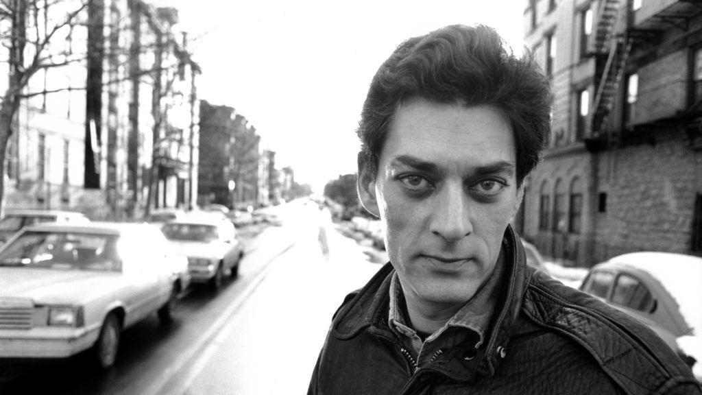 Paul Auster en una fotografía en blanco y negro