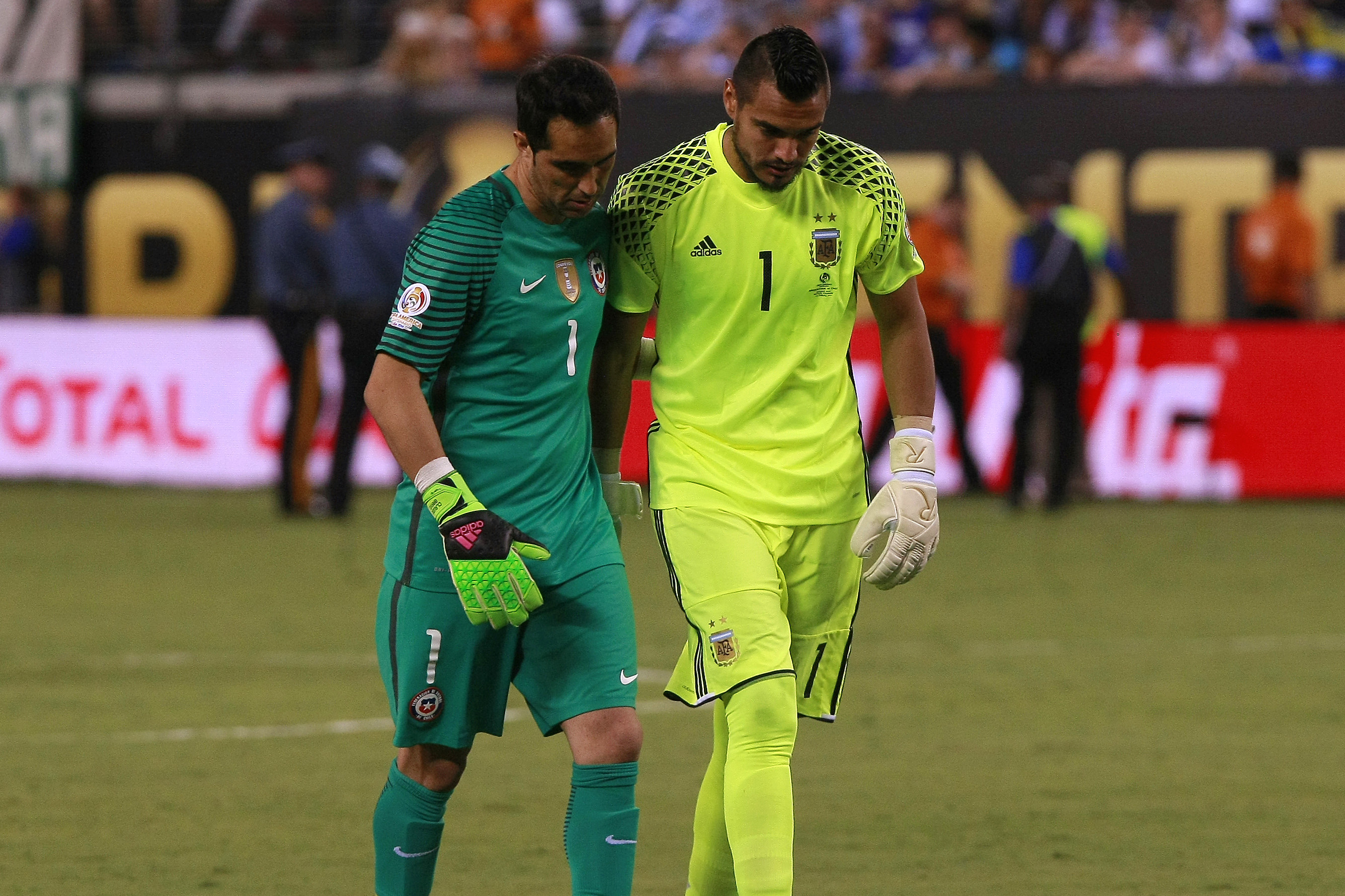 Sergio Romero y Claudio Bravo