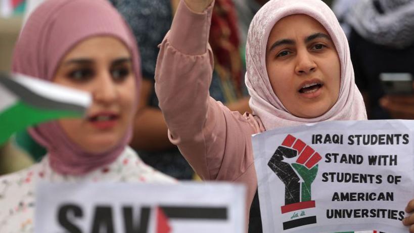 Mujeres iraquíes se manifiestan en apoyo a Gaza. 