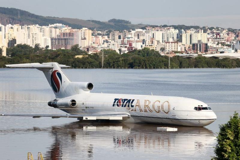 aeropuerto inundado