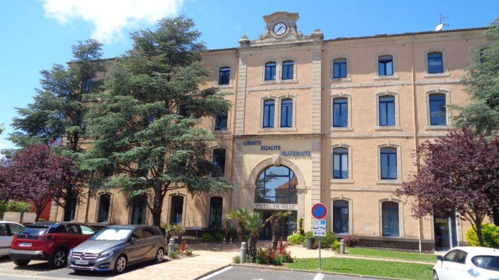 La fachada del ayuntamiento de Agda