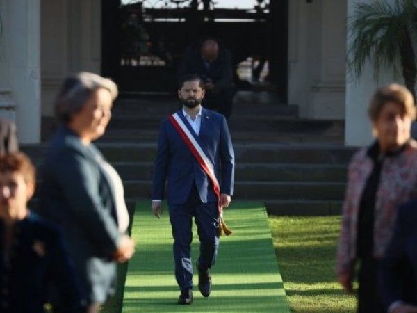 FOTOS: Los momentos que marcaron la fotografía oficial del Presidente Boric con su gabinete