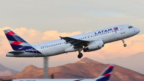 Avión. CyberDay Latam.