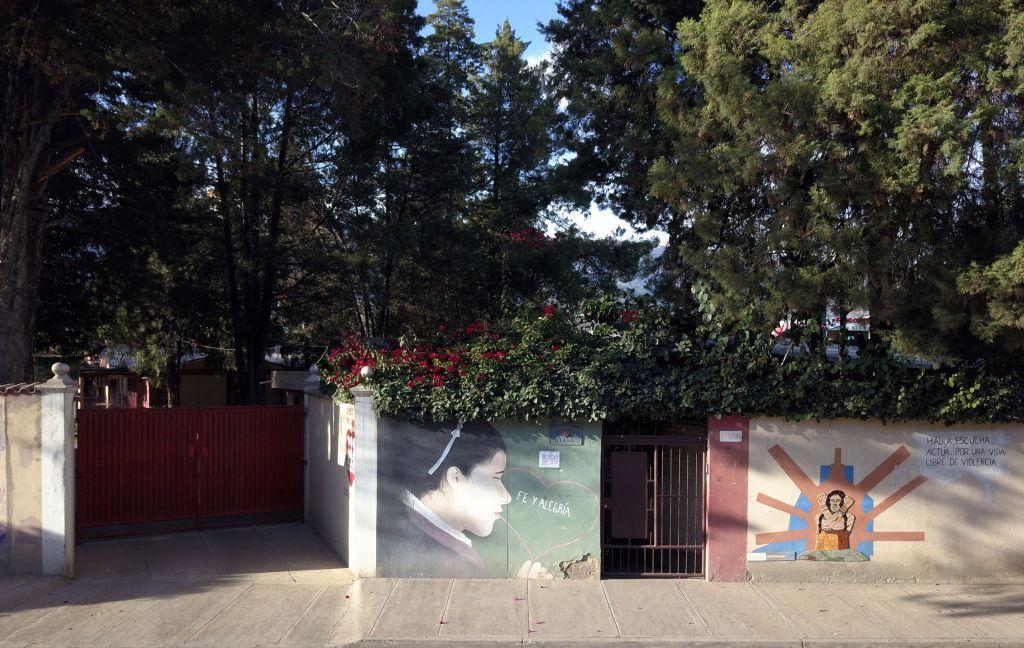 Fachada del Colegio Juan XXIII en Cochambaba.