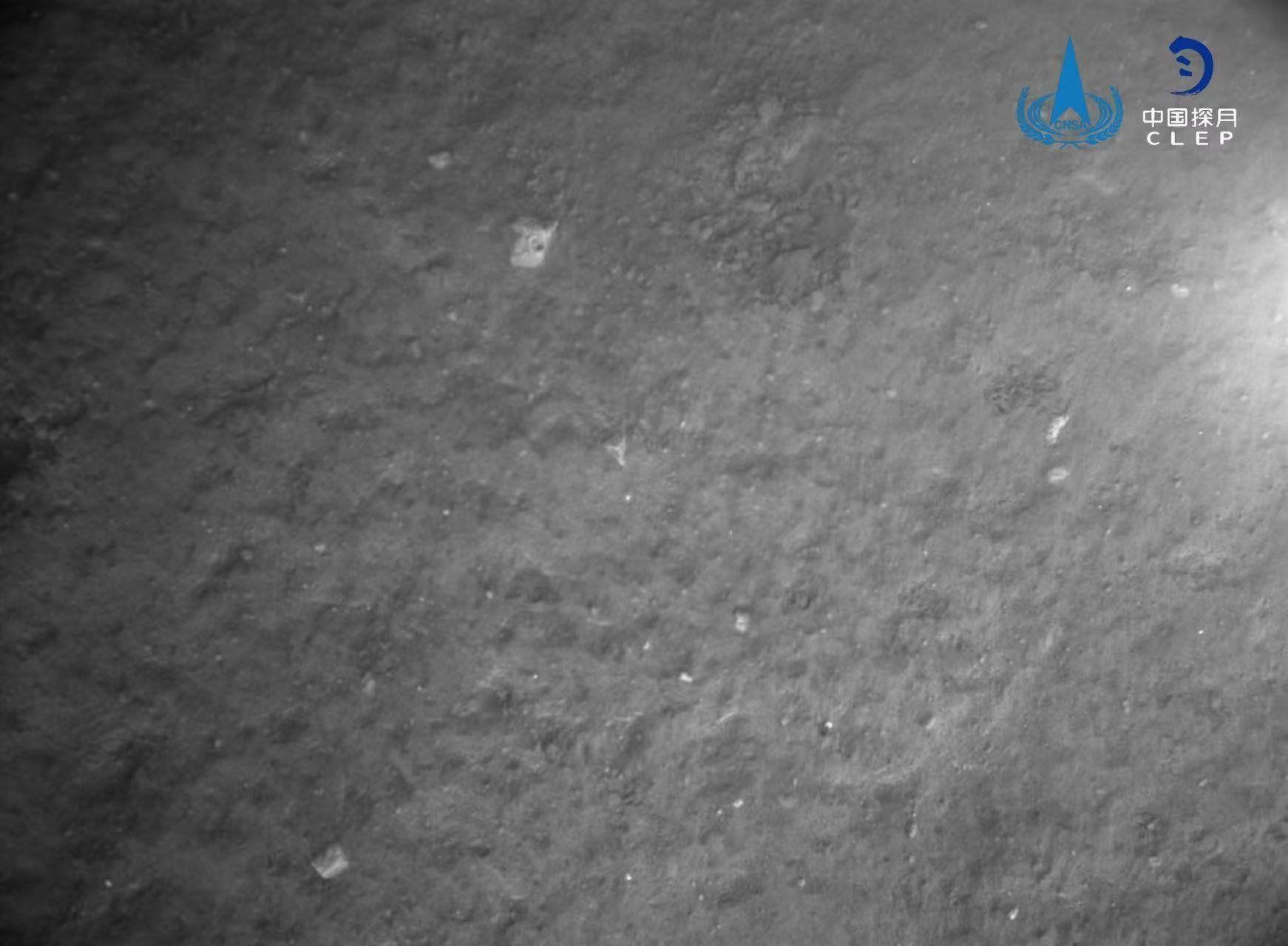 Perspectiva del módulo Chang'e 6 del suelo lunar