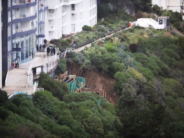 Socavón en Reñaca.
