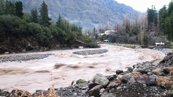 Sistema frontal. Agua. Lluvias. Río Mapocho