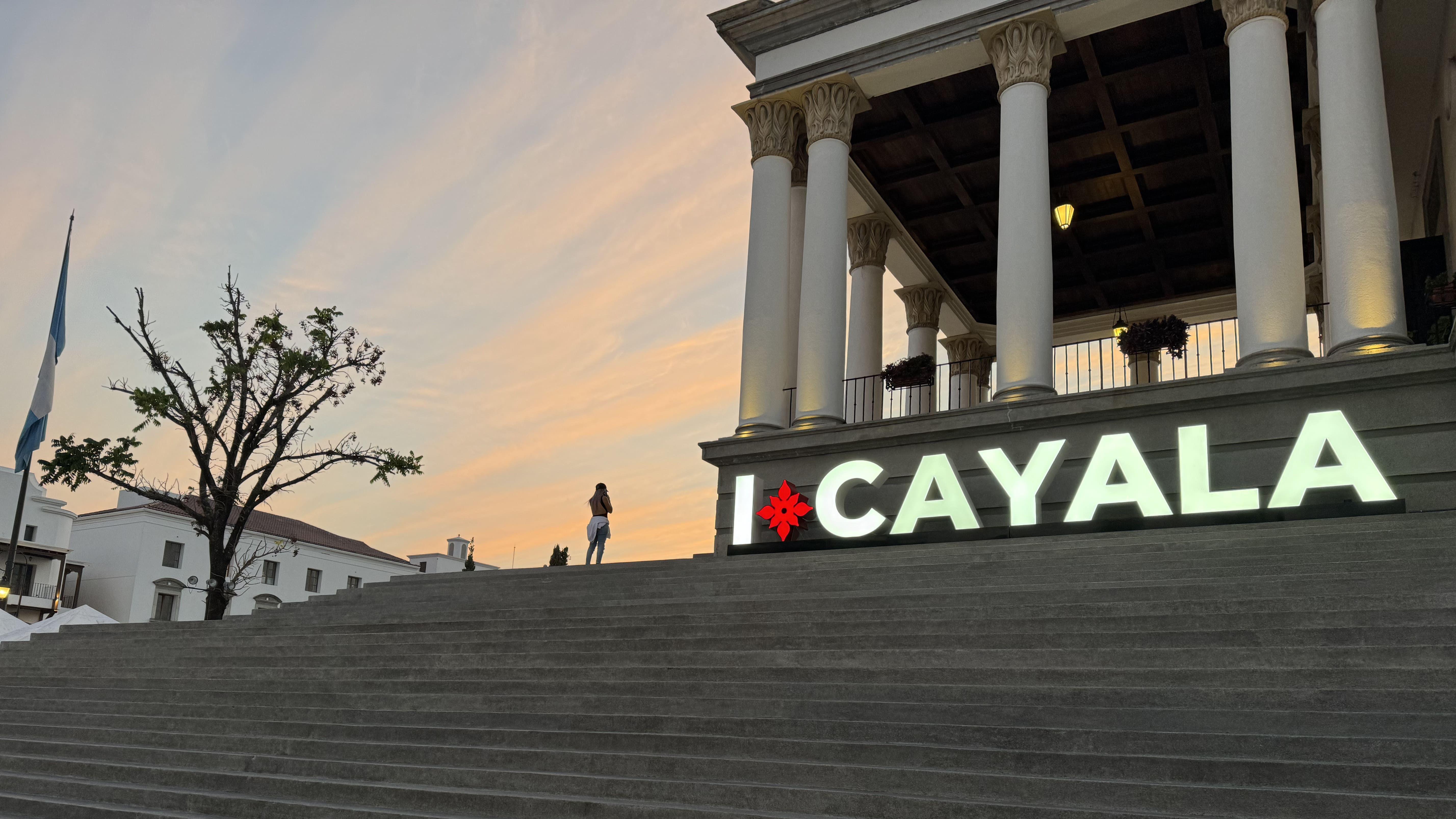 Escalinatas del edificio Azaría, Paseo Cayalá.