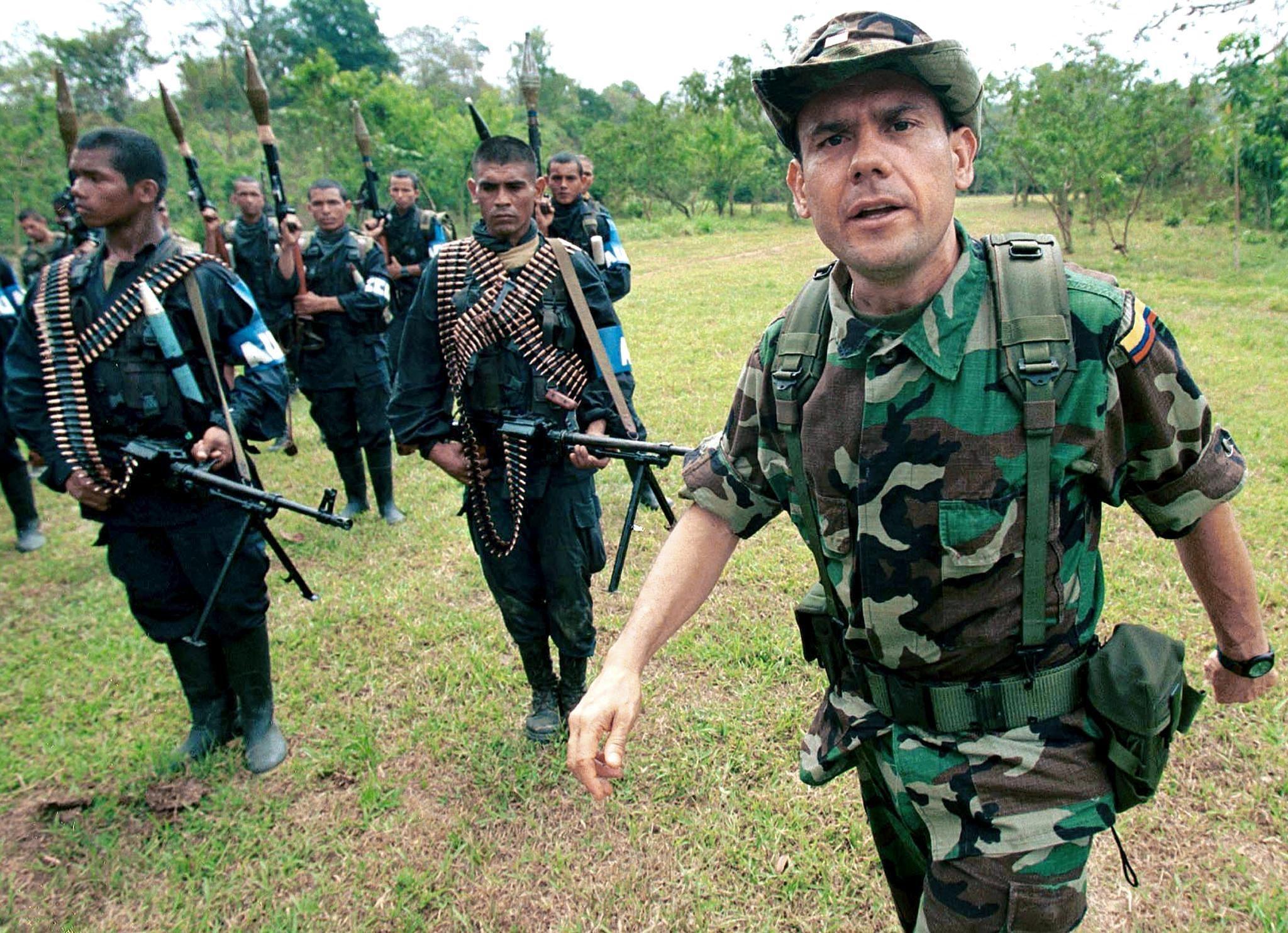 Carlos Castaño, 2001