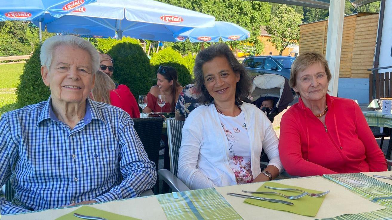 Jenny Stüber y sus padres suizos.