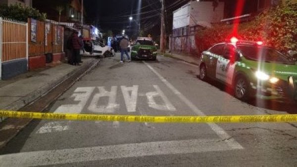 Persecución en Puente Alto deja a dos carabineros heridos y tres casas afectadas