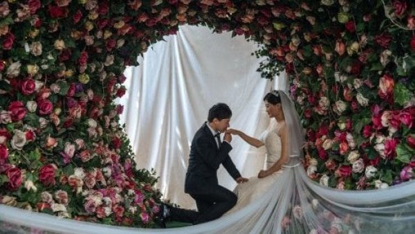 Caen las bodas en China por el descenso de jóvenes y el desequilibrio entre sexos
