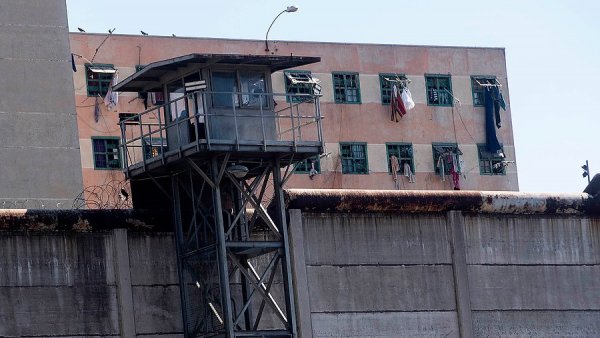 Sobrepoblación en cárceles chilenas.